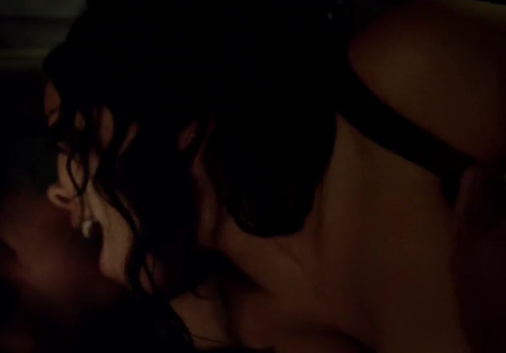 Fling Ensnaring movie stars Jessica Parker Kennedy and Clara Paget nude in Black Sails Matures - 1