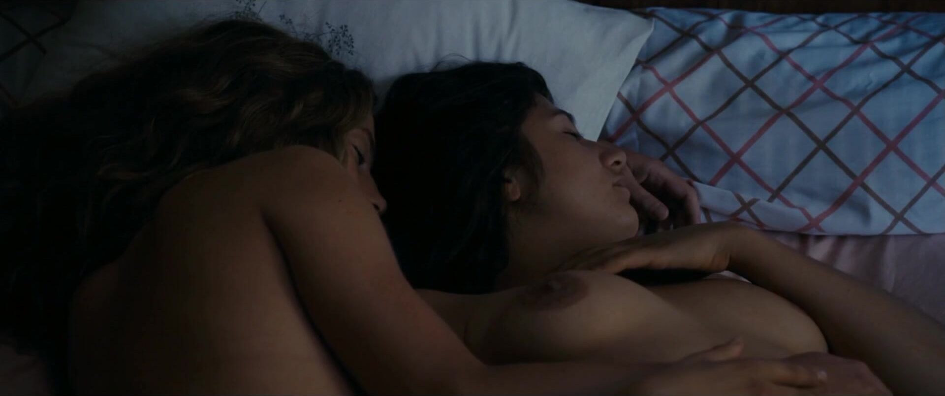 JAVout Lesbian actress Cecile De France makes it with Izia Higelin in Summertime (2015) iXXX