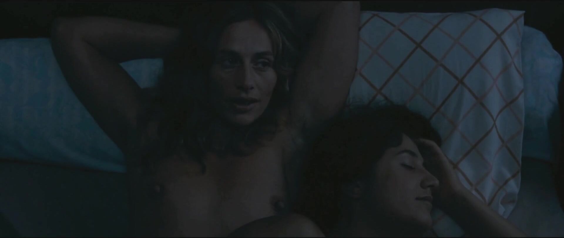 Linda Lesbian actress Cecile De France makes it with Izia Higelin in Summertime (2015) Kink - 1