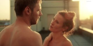 Les Peri Baumeister in HD hot nude scene in Blochin Die Lebenden Und Die Toten (2015) PornTrex
