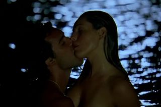 Rubia Kelly Brook flirts with the brutal young man and has hard sex in Survival Island Rico