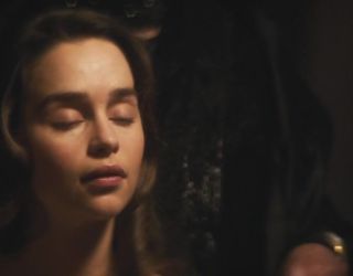 Free3DAdultGames Hot movie whore Emilia Clarke shows off beautiful body in Voice from the Stone (2017) Young Men