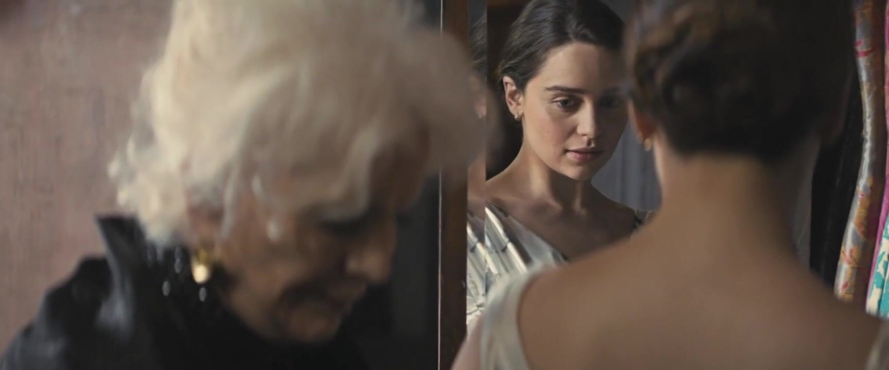 Show Hot movie whore Emilia Clarke shows off beautiful body in Voice from the Stone (2017) Free Rough Sex - 2