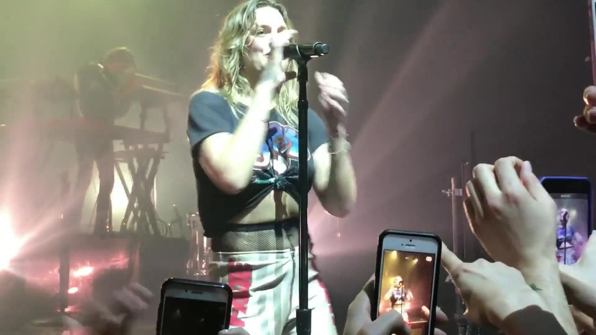 C.urvy Concert moments full of shame and excitement when Tove Lo nude exposes boobies on stage GayMaleTube