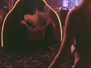 Edging Strippers Elizabeth Berkley and Gina Gershon excite men and chicks in Showgirls (1995) Thuylinh