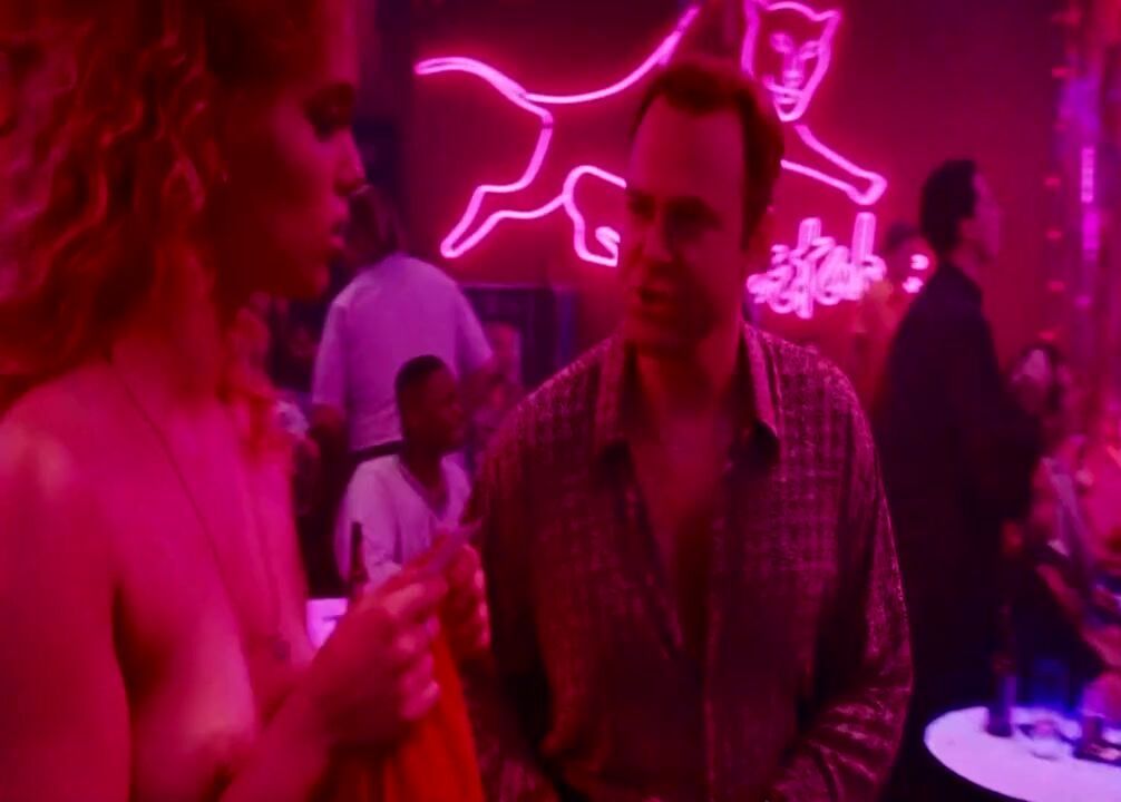 Hard Sex Strippers Elizabeth Berkley and Gina Gershon excite men and chicks in Showgirls (1995) Fucked - 2