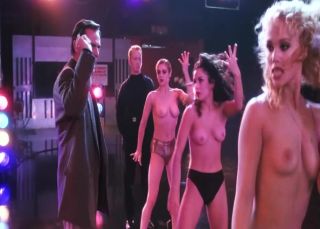 Amazing Strippers Elizabeth Berkley and Gina Gershon excite men and chicks in Showgirls (1995) Brasileiro
