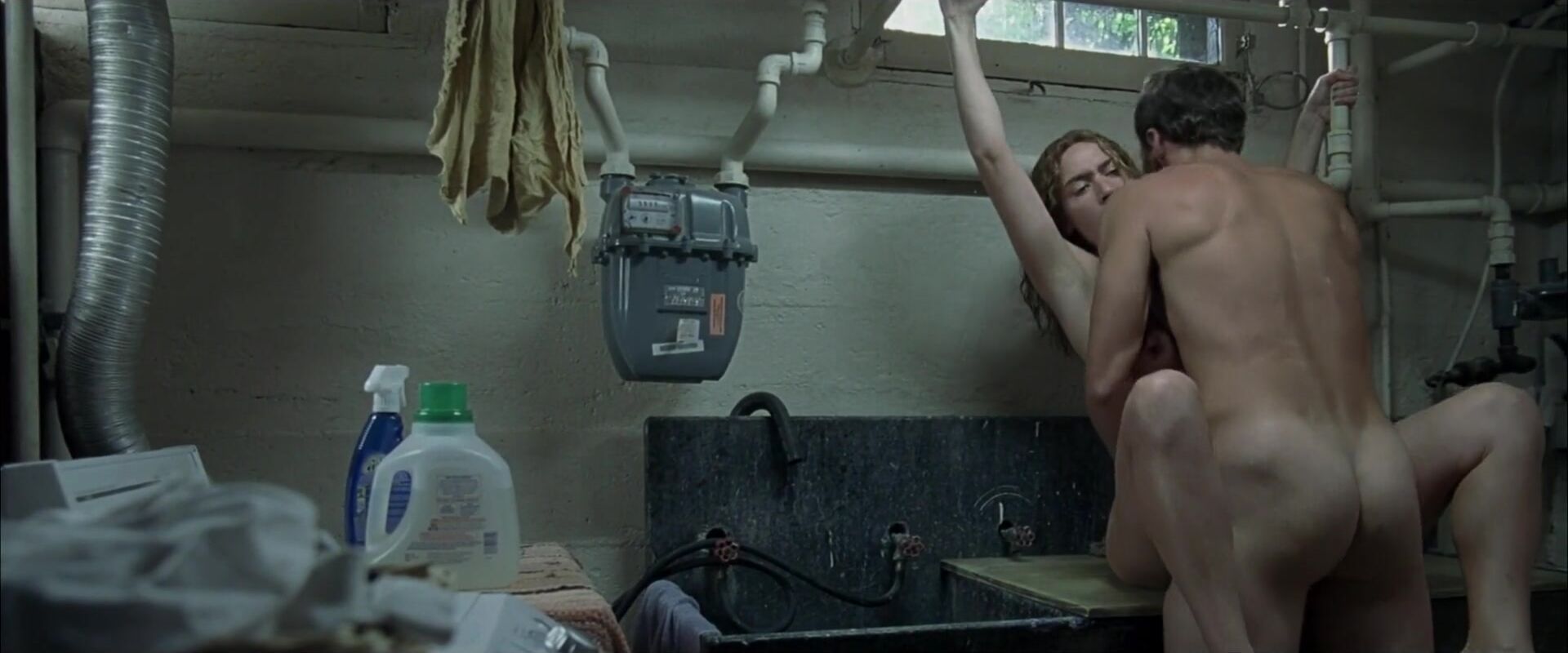 Porzo Little C celebrity Kate Winslet is fucked by Patrick Wilson in their cabin (2006) Bus - 2