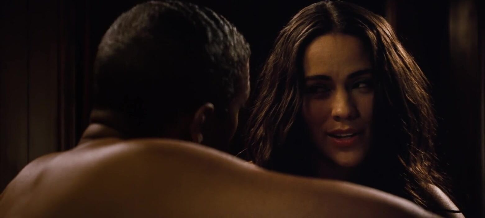 Cut Paula Patton manages to excite black man during the naked moment from 2 Guns movie Soloboy - 1