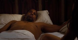Cheating Wife Paula Patton manages to excite black man during the naked moment from 2 Guns movie Tattoos