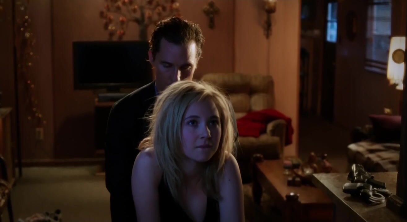Beautiful Boys go crazy about Juno Temple who has nothing against being scored in Killer Joe (2011) BazooCam - 1