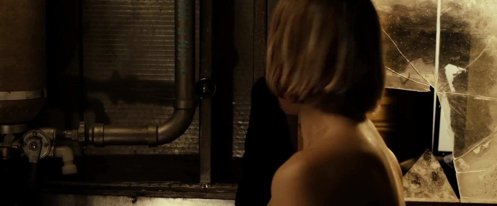 Futanari Riddick tells story of Katee Sackhoff who takes clothes off and goes washing body (2013) Pregnant