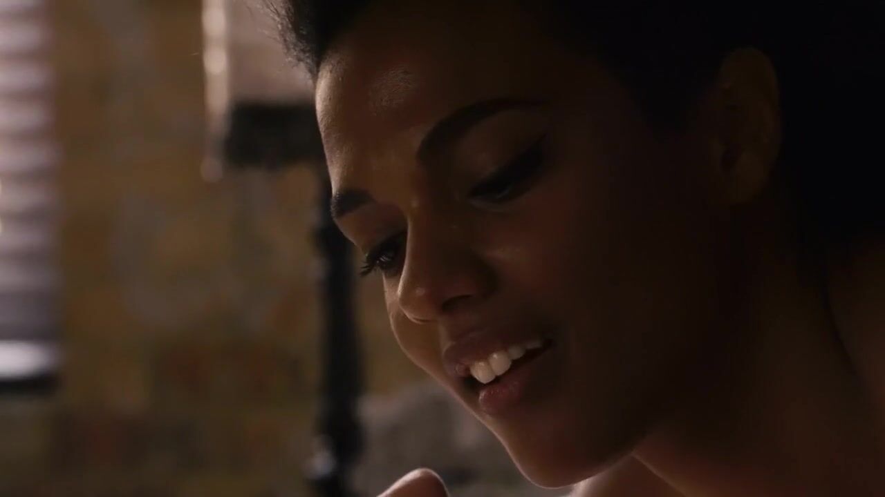 Branquinha Sweet and sexy black MILF Freema Agyeman bangs white charmer with the thick strapon Monstercock