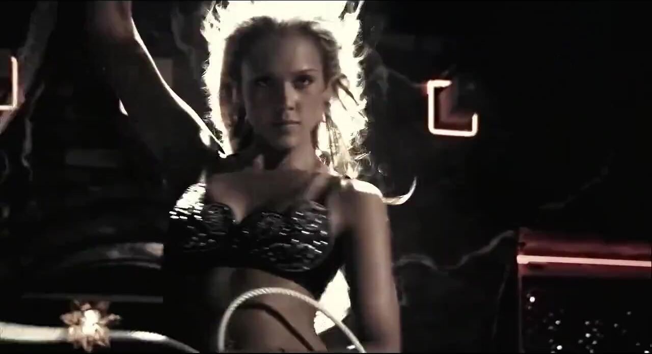 Cunnilingus Sin City erotic scene with participation of Jessica Alba with lasso performing striptease Bucetinha - 1