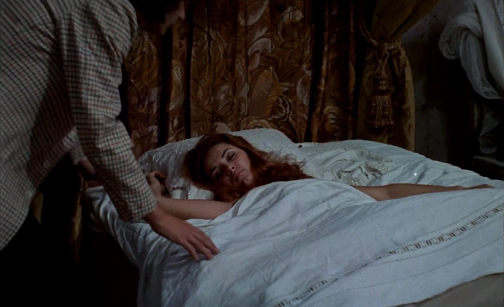 Hoe Sandra Julien nude teases in naked excerpts from The Shiver of the Vampires (1971) Gaystraight
