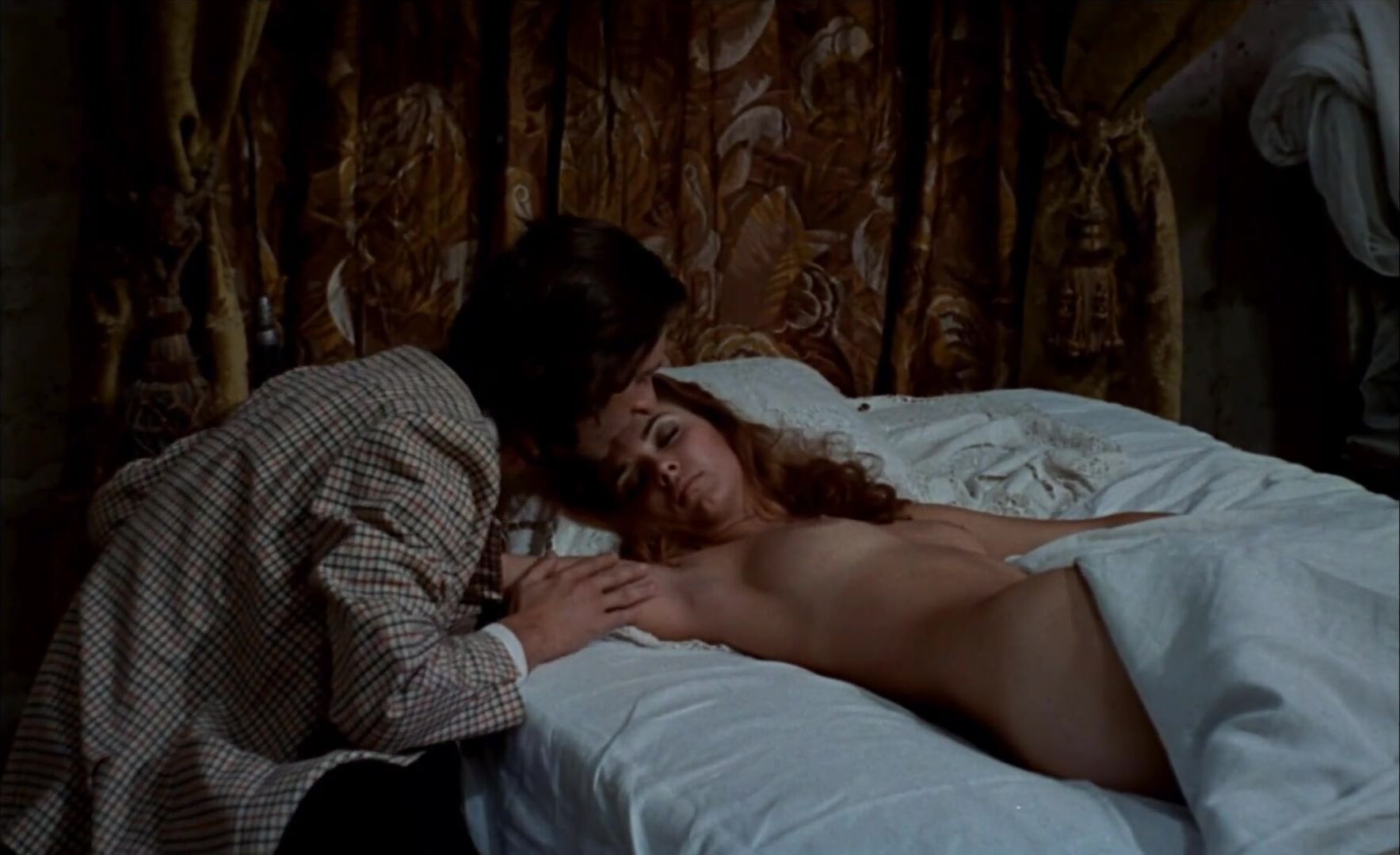 Dana DeArmond Sandra Julien nude teases in naked excerpts from The Shiver of the Vampires (1971) Dirty Roulette - 1