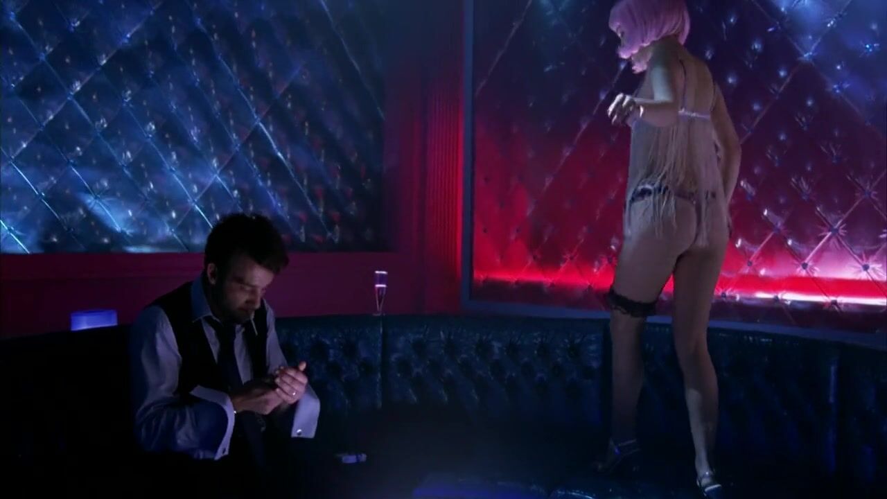 Wet Pussy Natalie Portman with pink wig easily exposes body to man because he pays in Closer (2004) Cuckolding