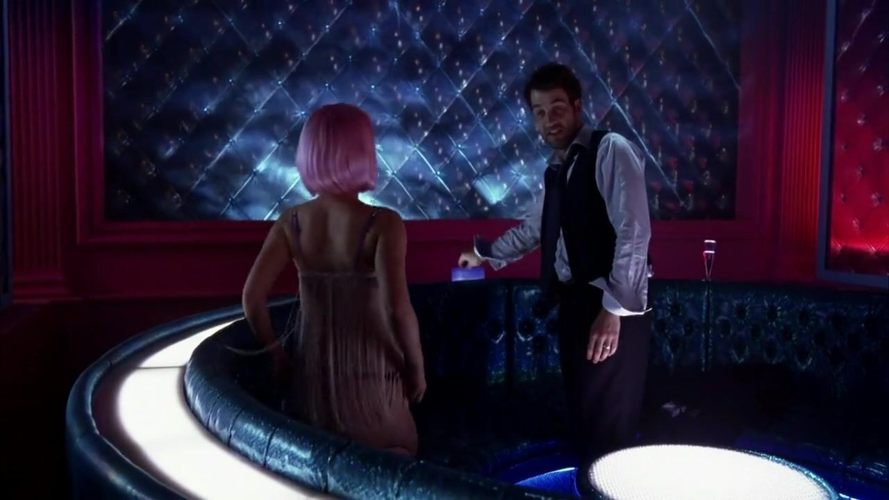 Staxxx Natalie Portman with pink wig easily exposes body to man because he pays in Closer (2004) Fux