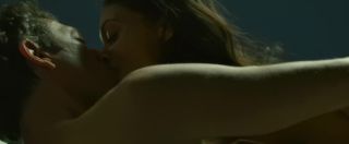 Blow Job Rosario Dawson and lover in the most indecent sex and nude movie scenes from Trance De Quatro