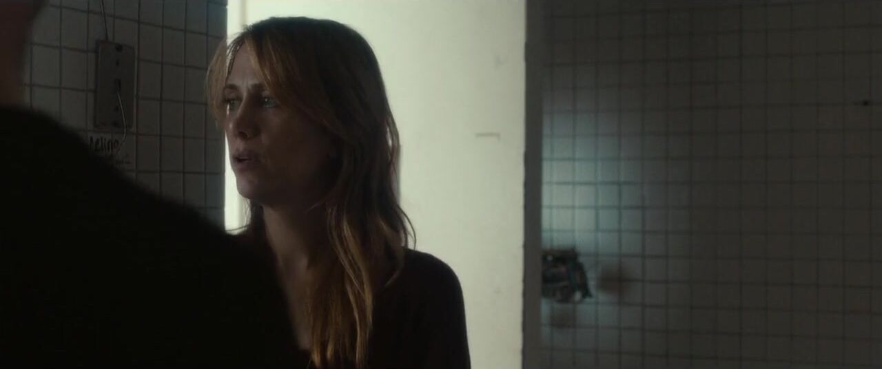 Chileno Kristen Wiig plays role of underfucked MILF who hooks up in The Skeleton Twins (2014) Adult-Empire - 1