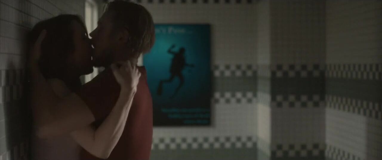 Abg Kristen Wiig plays role of underfucked MILF who hooks up in The Skeleton Twins (2014) Twerk