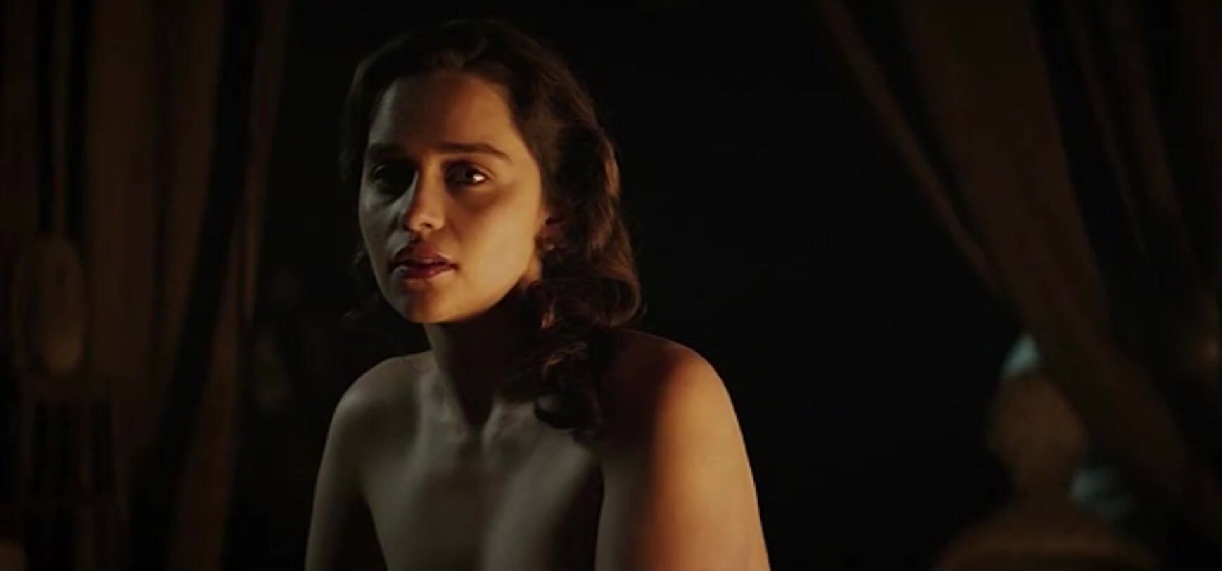 Dlouha Videa Sometimes Emilia Clarke can't resist booty call and allows co-star to fool around Vintage