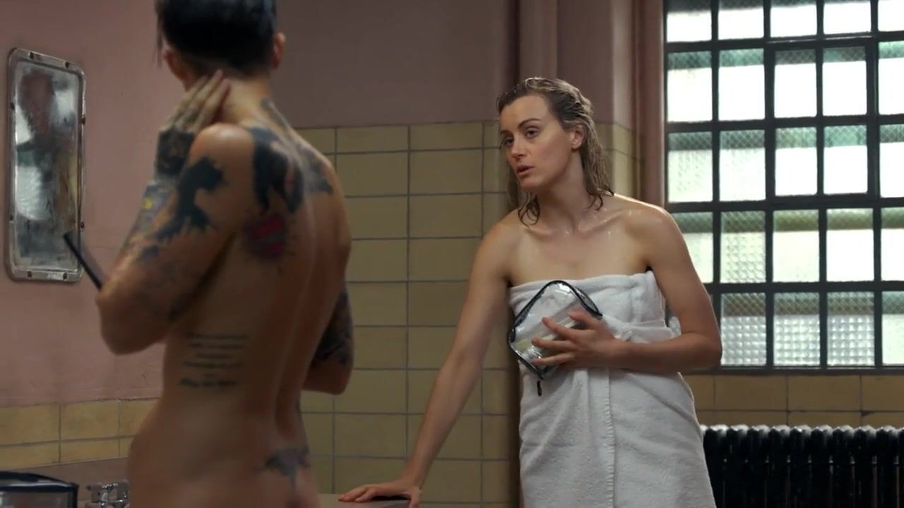 HD21 Ruby Rose knows her way around teasing inmate and temping her in Orange is the new Black Boss - 1