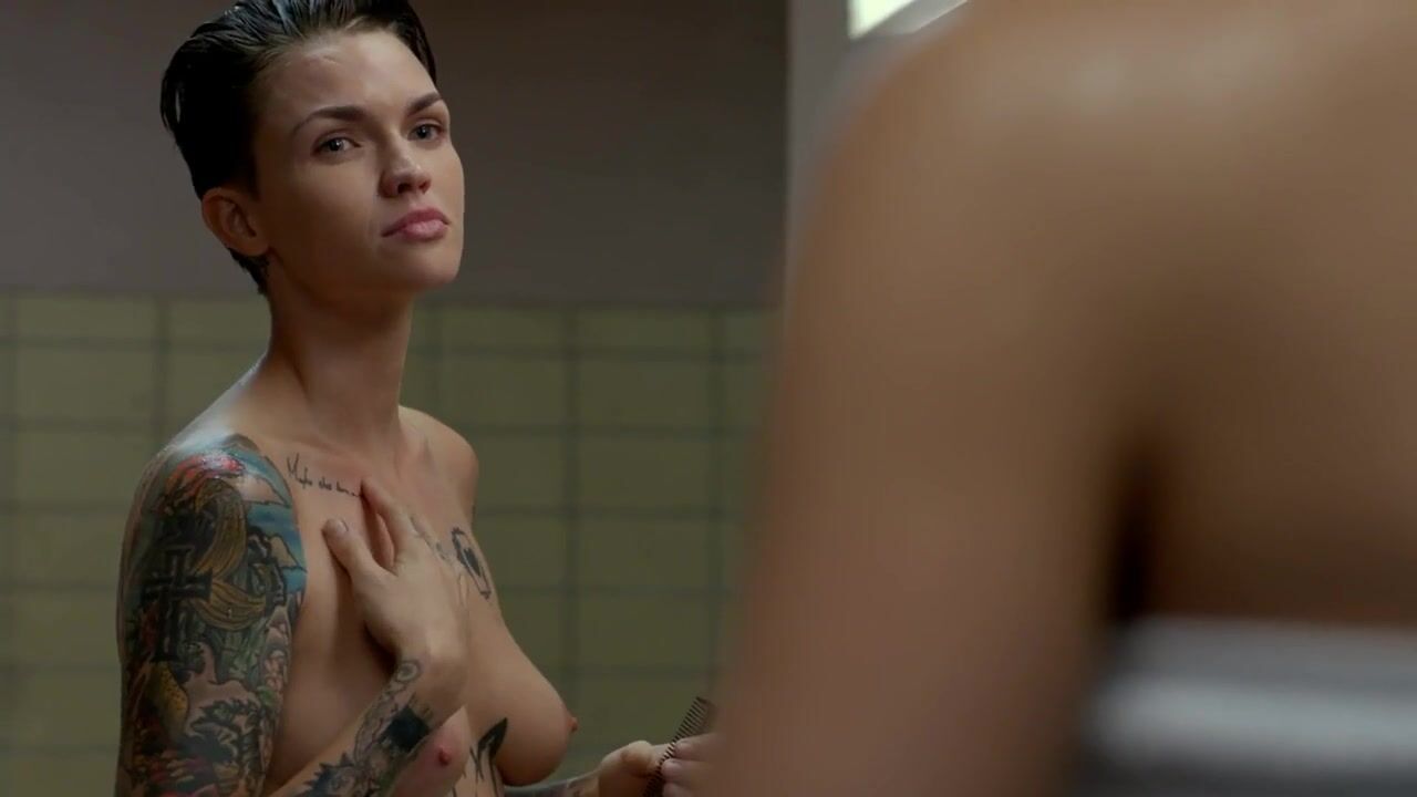 Dress Ruby Rose knows her way around teasing inmate and temping her in Orange is the new Black Exhibitionist - 1