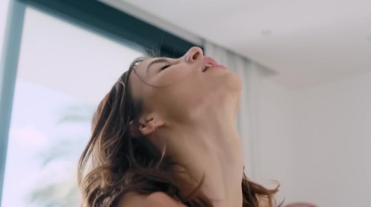 Eva Notty Enticing Kacey Barnfield in all her glory makes it with the guy in Blood Orange (2016) Teenage Porn - 1