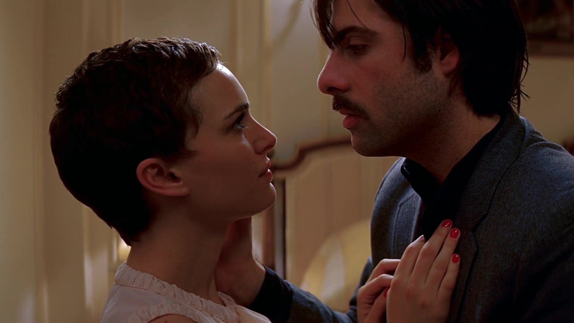 Kinky Sexy actress Natalie Portman gives herself to mustachioed guy in Hotel Chevalier (2007) Casting - 2