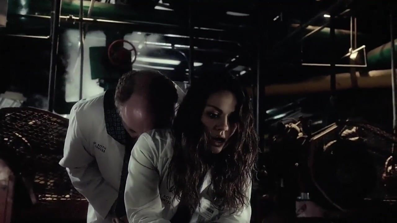 Short Doctor grabs Mila Kunis and hooks up with her in The Angriest Man in Brooklyn (2014) CzechTaxi - 1