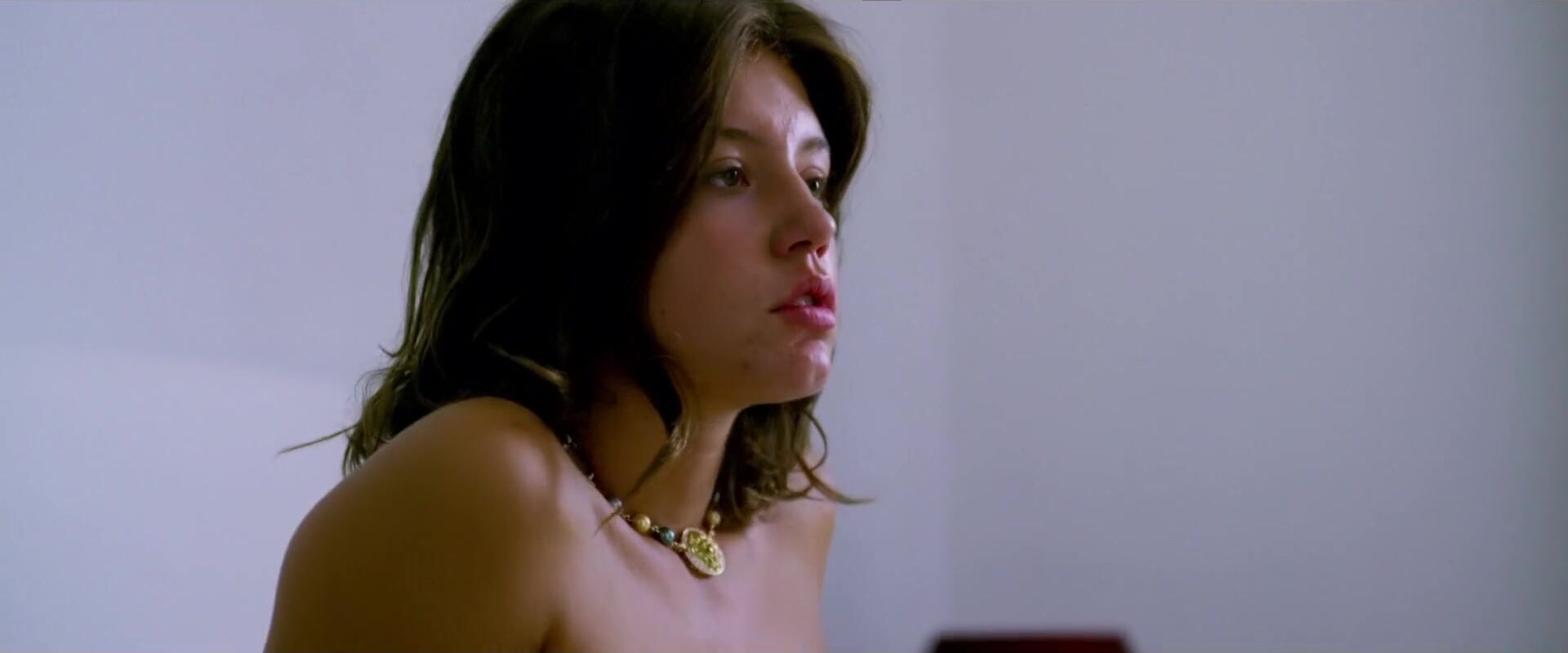 Mamadas Adele Exarchopoulos and other French girls naked fool around in Orpheline (2016) Safari - 1