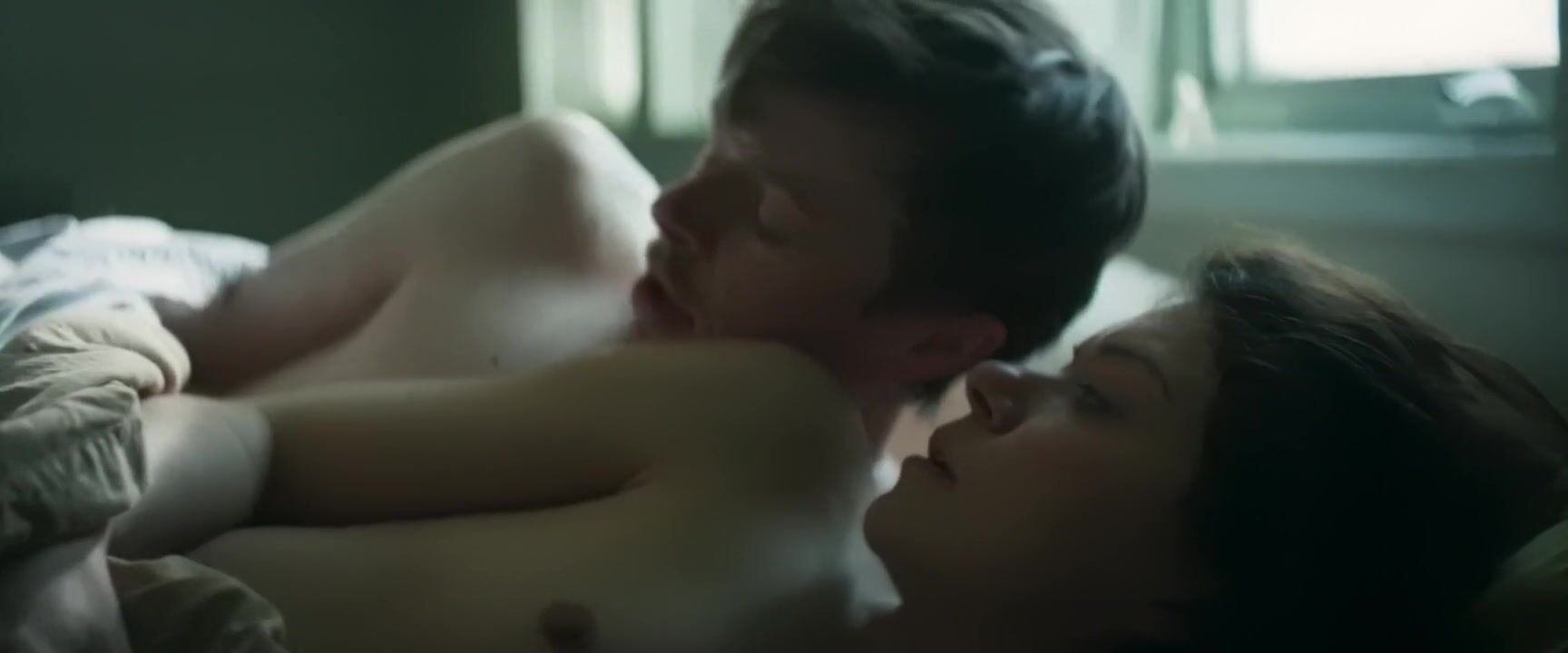 Maid Beautiful Tatiana Maslany beckons young man and has sex in Two Lovers and a Bear (2016) Dirty Roulette