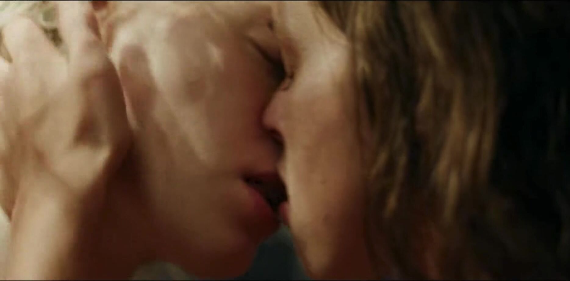 Cam Sex Below her Mouth contains carnal adventure moment of Erika Linder and her girlfriend Story