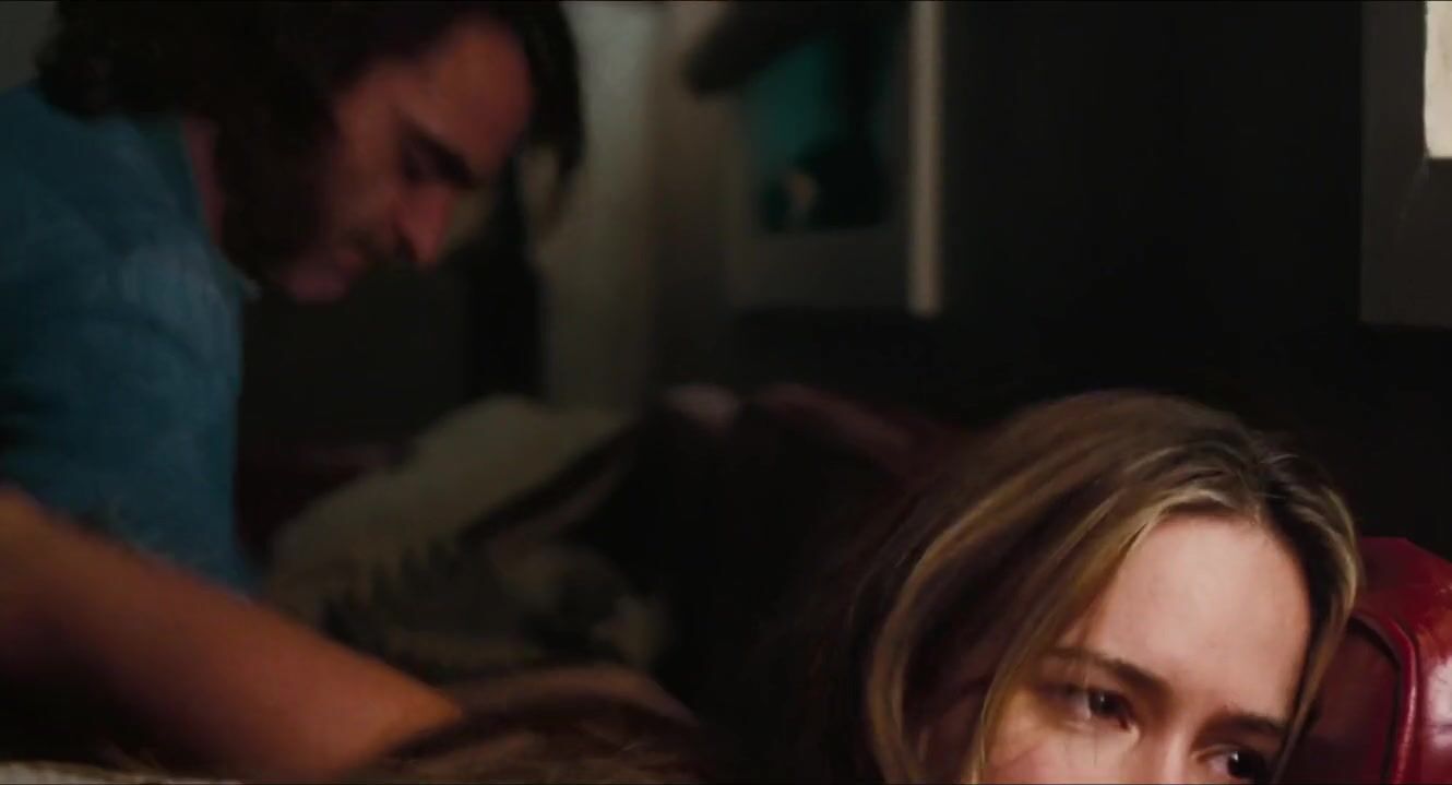TubeGals Katherine Waterston is willingly carnal with the bearded womanizer in Inherent Vice (2014) Mason Moore