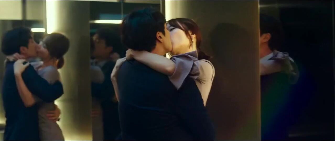 Licking Pussy As it can be seen Korean actress has no complexes and likes to hook up in High Society Freak - 1