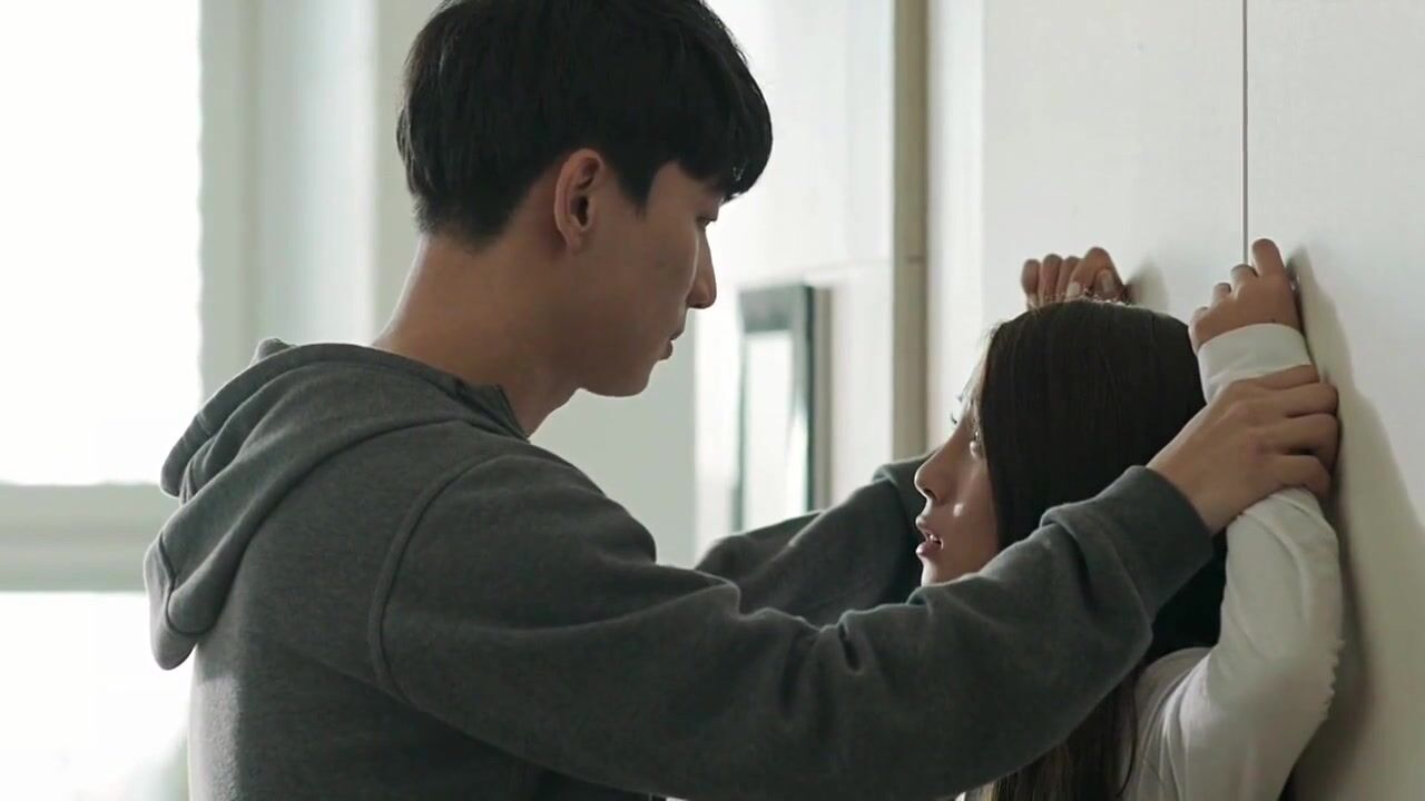 Gorda Stepbrother bonks and facializes the budding slut Yoo Ji-won in To Her sex scenes (2017) Couple Sex - 1