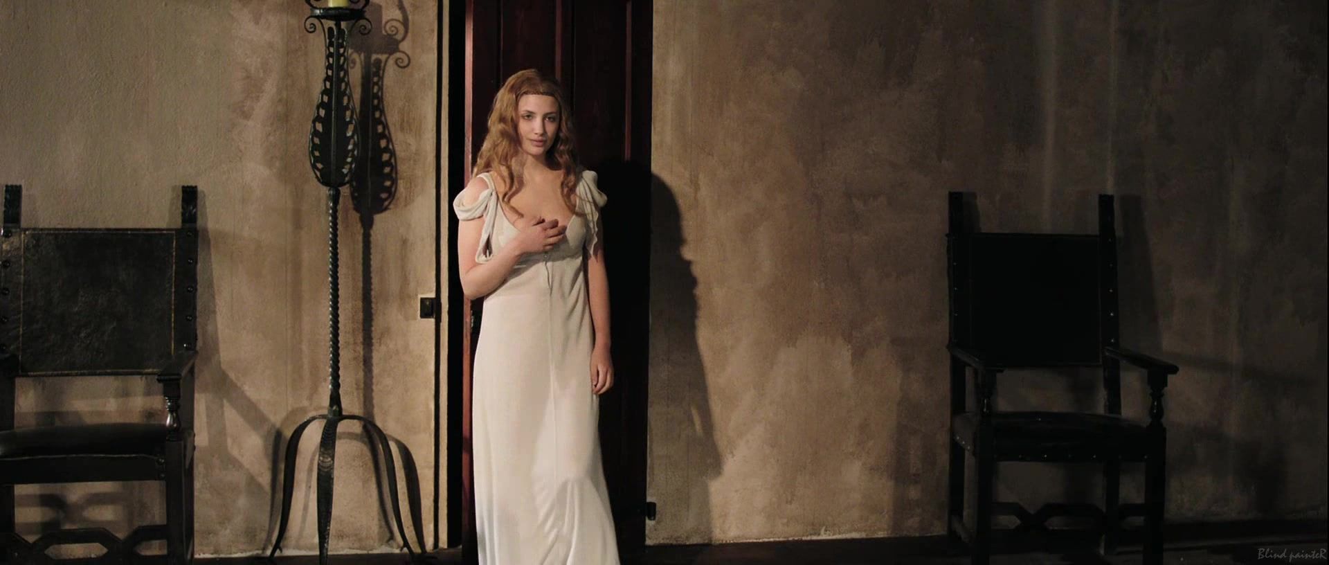 Dildo Miriam Giovanelli nude - Dracula (2012) Pjorn