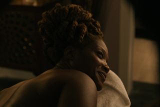 veyqo Naked Yolonda Ross sex in The Chi s03e02 (2020) Exhibitionist