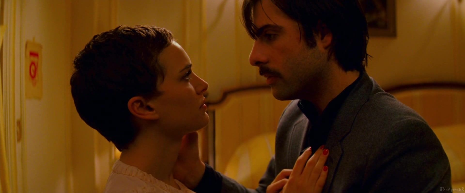 Desperate Natalie Portman nude - Hotel Chevalier (2007) Kissing