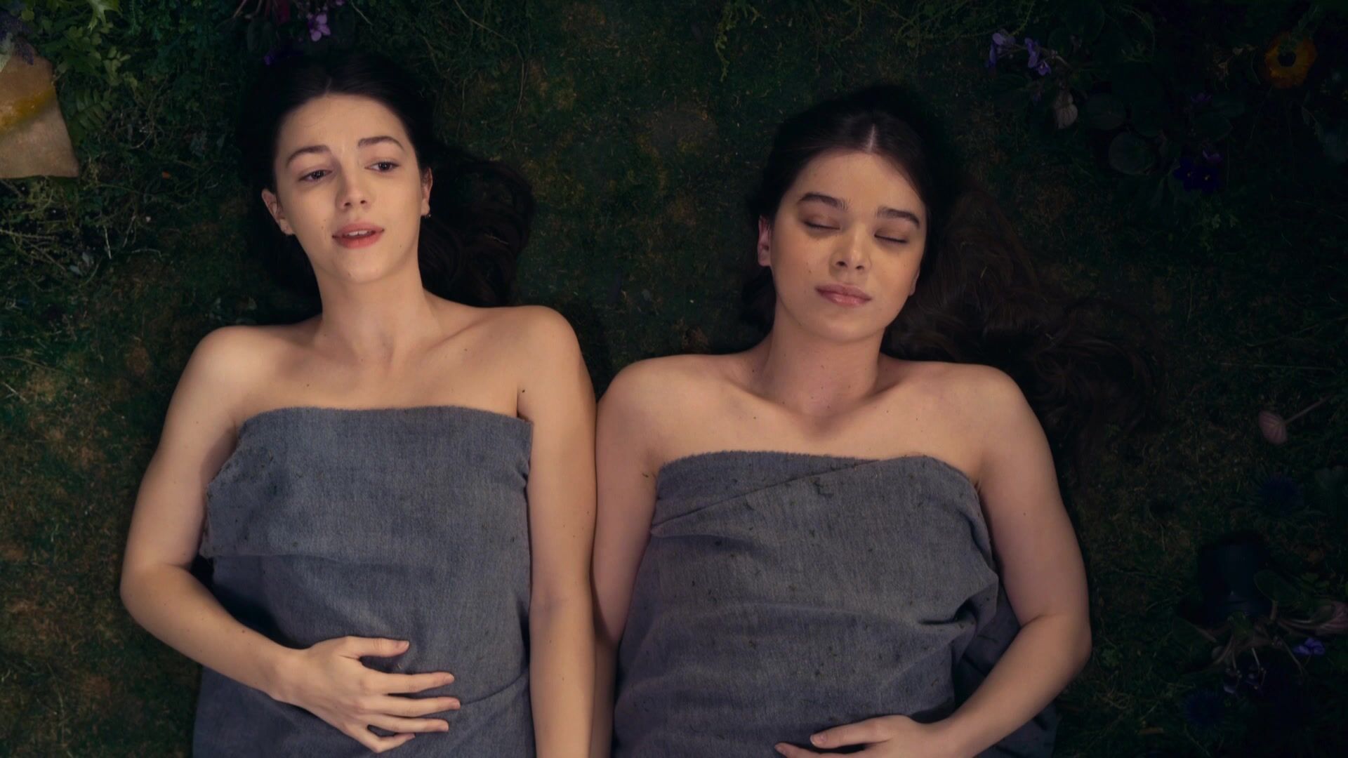 Chick Hailee Steinfeld's sexy lesbian scenes from Dickinson s02e10 (2021) Grosso - 1