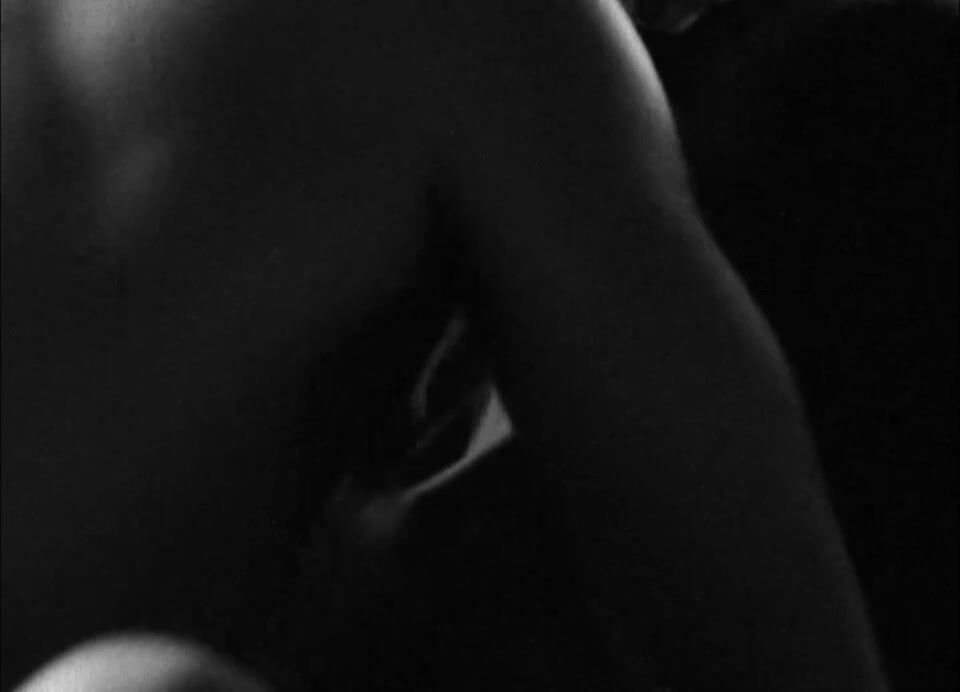 Internal Nude Meraqui Pradis enjoys sex in Entre Estas Ruinas (2019) Amature - 1
