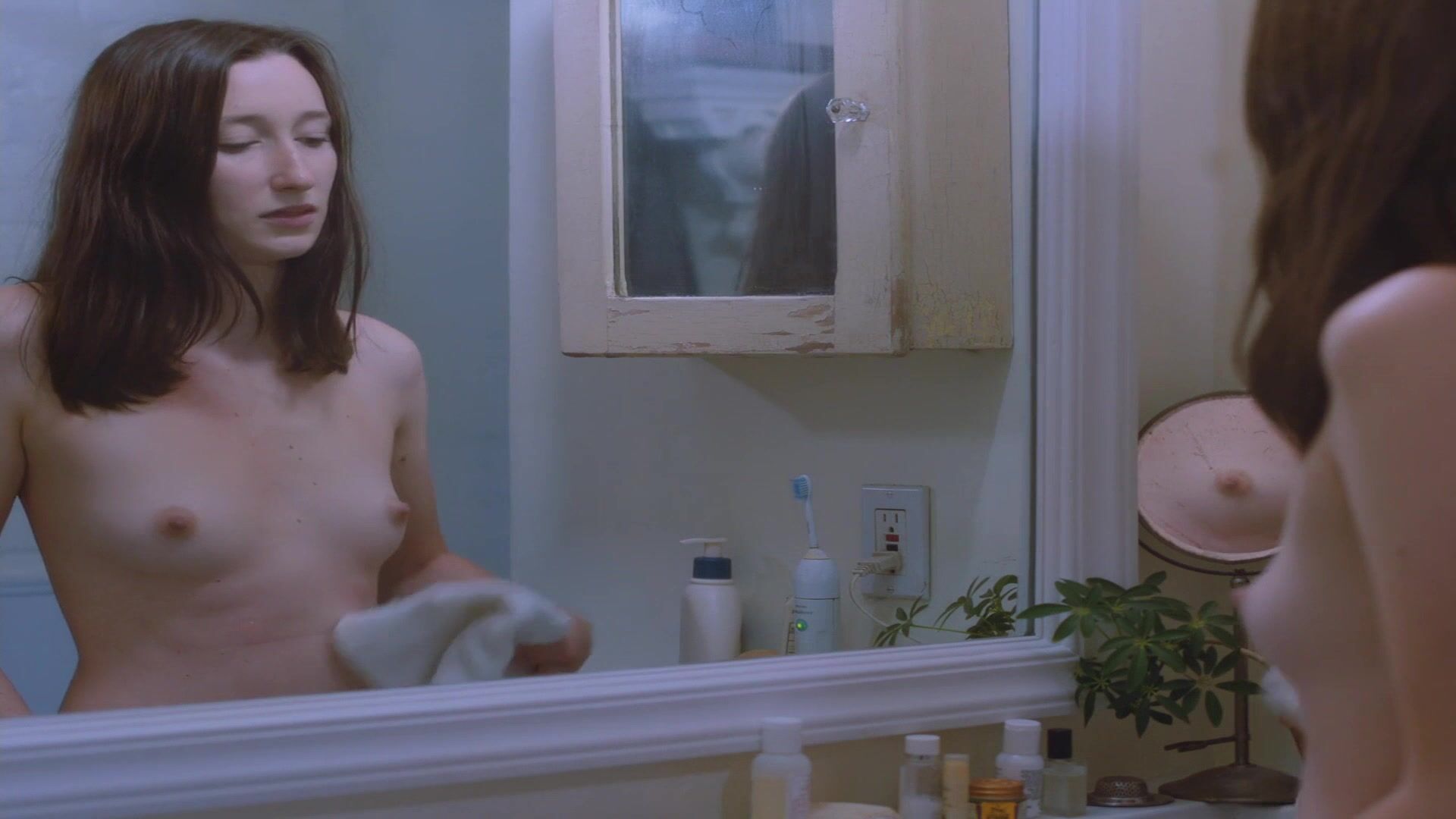 Nipples Actress sex scene: Anna Cordell in Rubber Heart (2017) Deutsch
