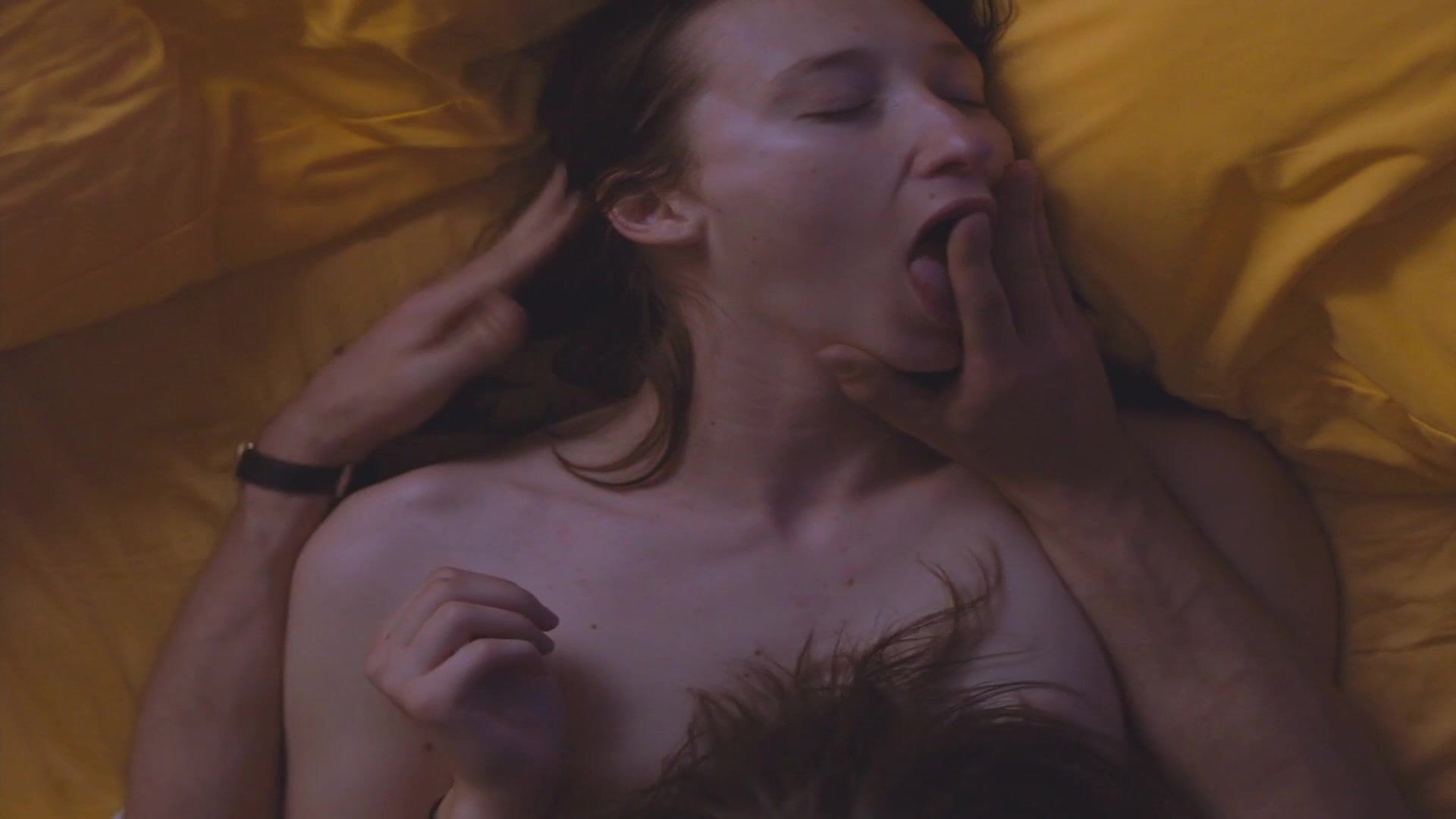 Dick Suckers Actress sex scene: Anna Cordell in Rubber Heart (2017) Mom - 1