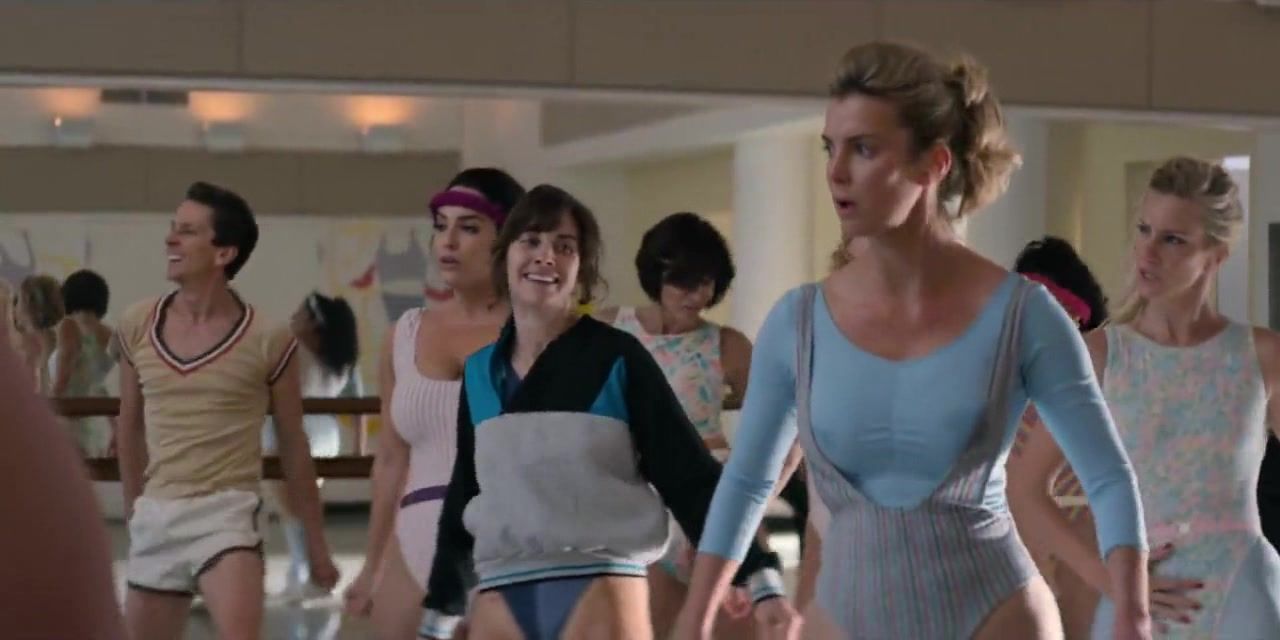 Gay Reality Alison Brie - Glow S01E01 (2017) Gay Pissing