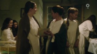 Curves Emilia Schüle nude, Alicia von Rittberg naked - Charité S01E01-02 (2017) Messy