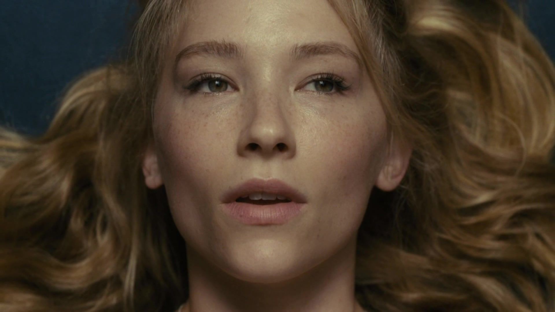 Culito Haley Bennett, Emily Blunt - Girl On The Train (2016) Uncensored - 1