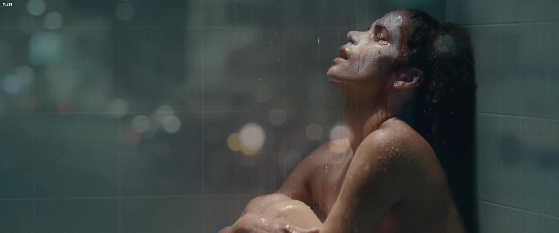 Pendeja Halle Berry Nude - Frankie Alice (2010) Massage Sex - 1