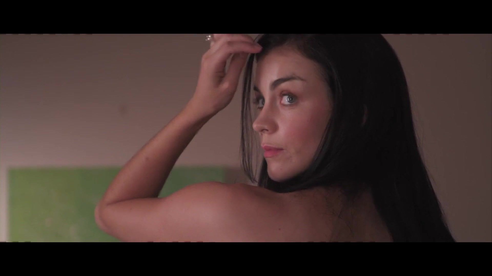 Milfporn Jessica Clarke Nude with Bra - In View (2011) Nxgx - 1