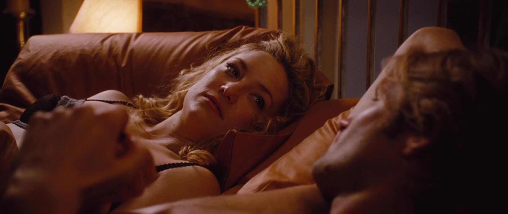 Topless Kate Hudson - A Little Bit of Heaven (2012) Culona